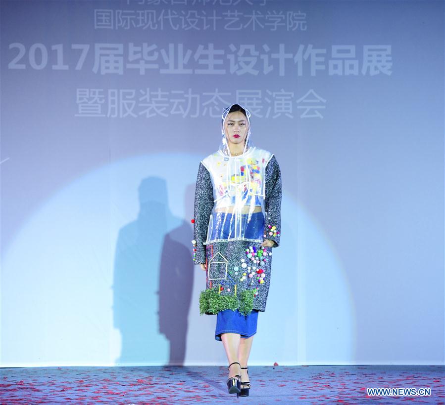 CHINA-HOHHOT-FASHION SHOW-GRADUATES (CN)