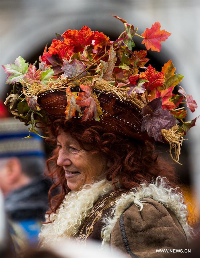 ITALY-VENICE-CARNIVAL-REVELERS