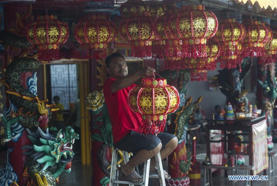 INDONESIA-JAKARTA-TEMPLE-RED LENTERNS-CHINESE NEW YEAR