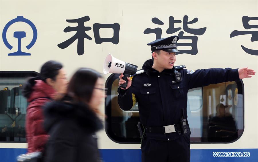 #CHINA-SPRING FESTIVAL-PEOPLE AT WORK (CN)