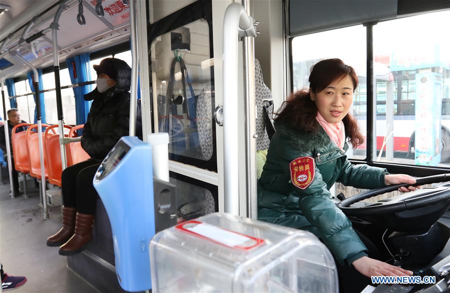 #CHINA-SPRING FESTIVAL-PEOPLE AT WORK (CN)