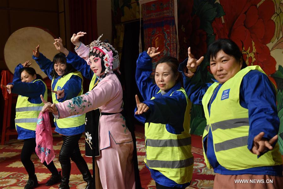 CHINA-BEIJING-PEKING OPERA-WOMEN'S DAY-WORKER-VISIT (CN)