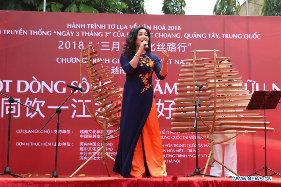 VIETNAM-HANOI-FESTIVAL-PERFORMANCE