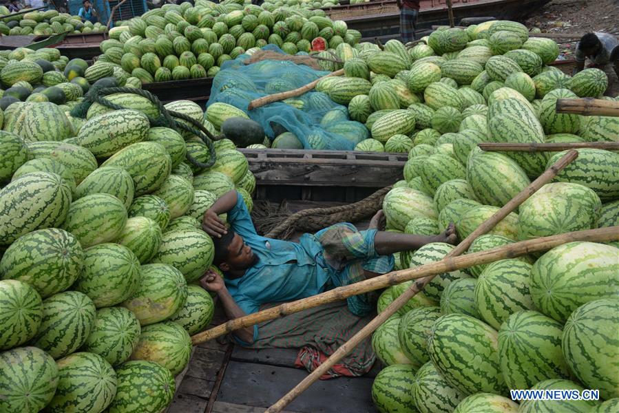 BANGLADESH-DHAKA-WATERMELON-DAILY LIFE