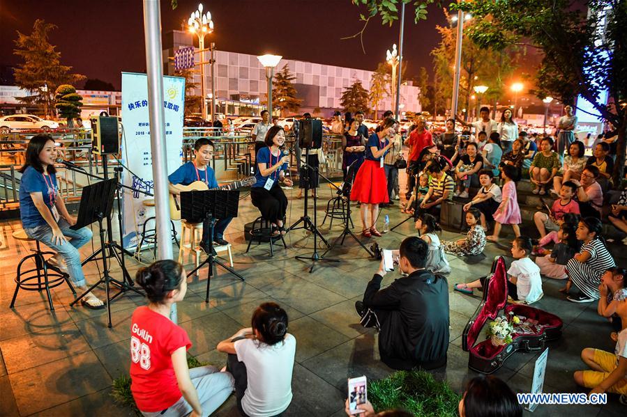 CHINA-CHENGDU-STREET BAND (CN)