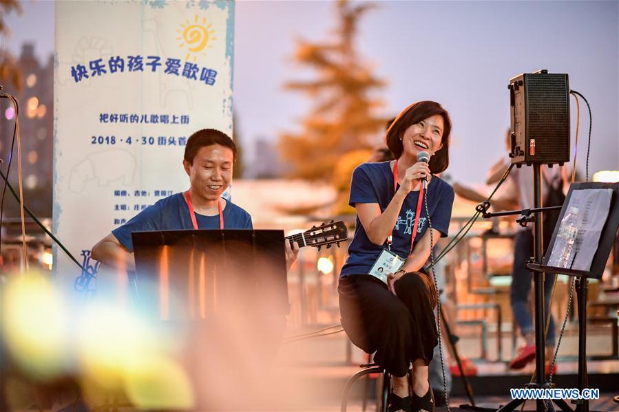 CHINA-CHENGDU-STREET BAND (CN)