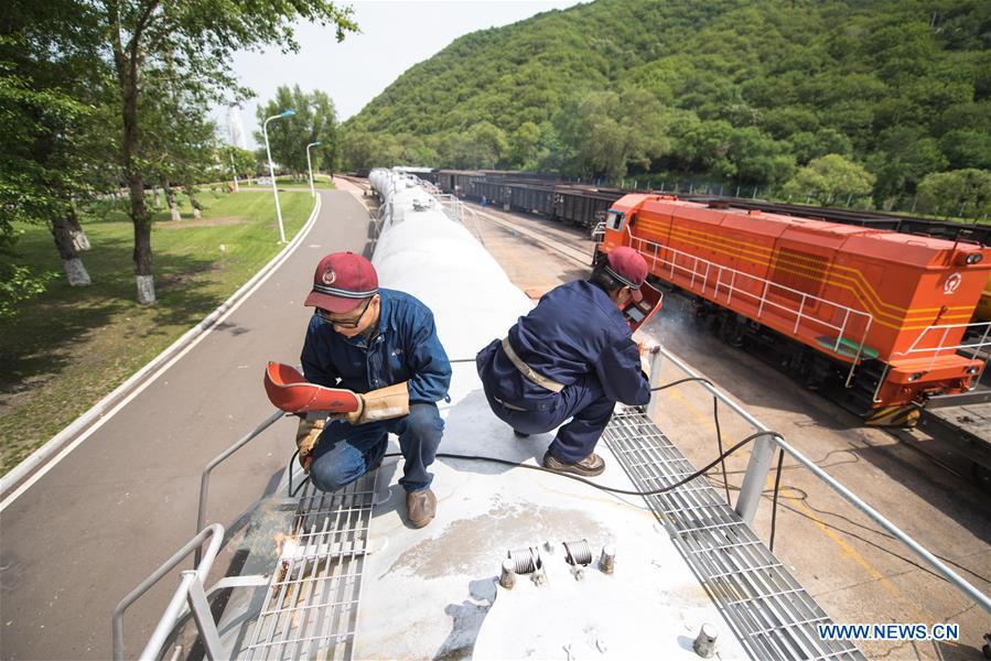 CHINA-JILIN-RAILWAY-MAINTENANCE-WORKER-HEAT (CN)