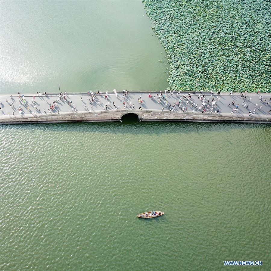 CHINA-HANGZHOU-WEST LAKE-SCENERY (CN)