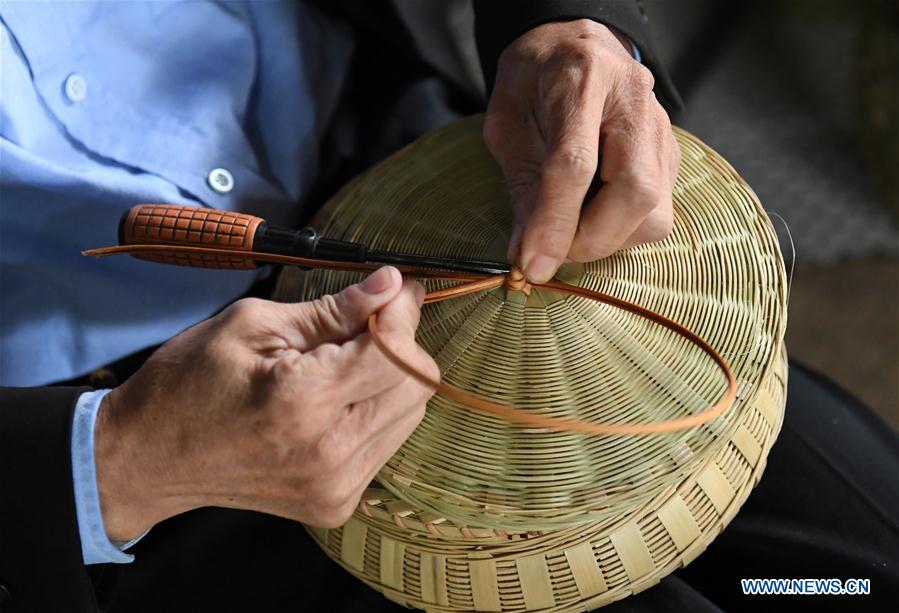 CHINA-GUANGXI-BAMBOO WEAVING (CN)