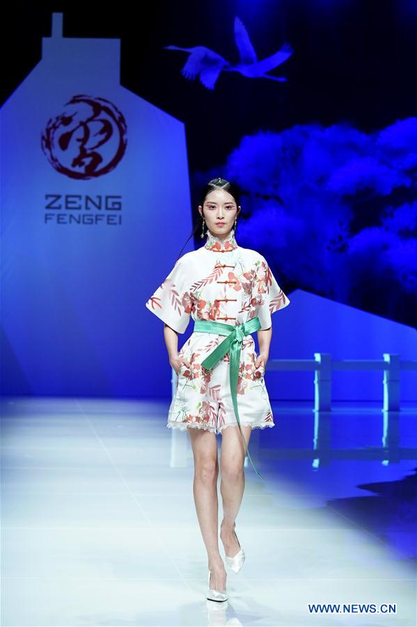 CHINA-BEIJING-FASHION WEEK (CN)