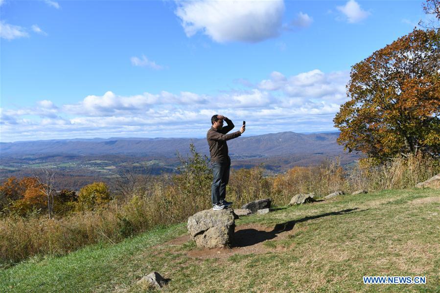 U.S.-VIRGINIA-SHENANDOAH NATIONAL PARK-AUTUMN VIEWS