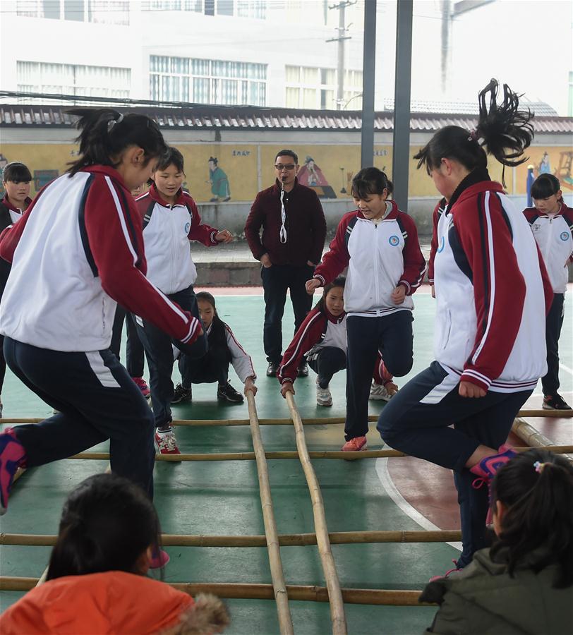 (SP)CHINA-SICHUAN-JULIAN-MIDDLE SCHOOL-BASKETBALL(CN)