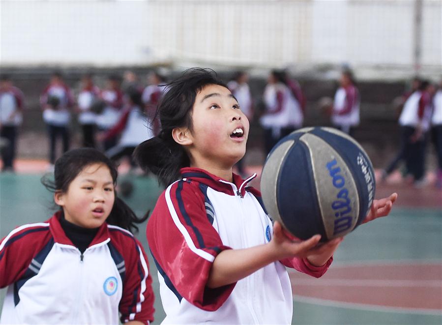 (SP)CHINA-SICHUAN-JULIAN-MIDDLE SCHOOL-BASKETBALL(CN)