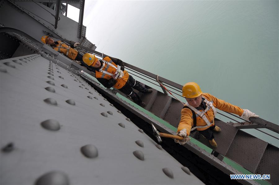 #CHINA-HUBEI-BRIDGE-INSPECTION (CN)