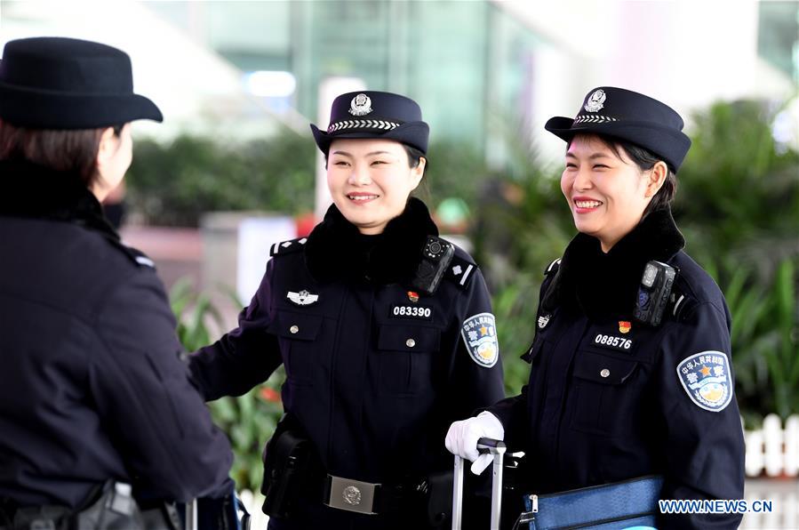 CHINA-HEFEI-SPRING FESTIVAL TRAVEL RUSH-RAILWAY POLICEWOMEN (CN)