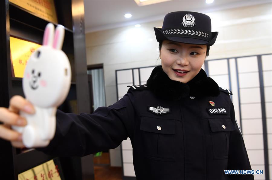 CHINA-HEFEI-SPRING FESTIVAL TRAVEL RUSH-RAILWAY POLICEWOMEN (CN)