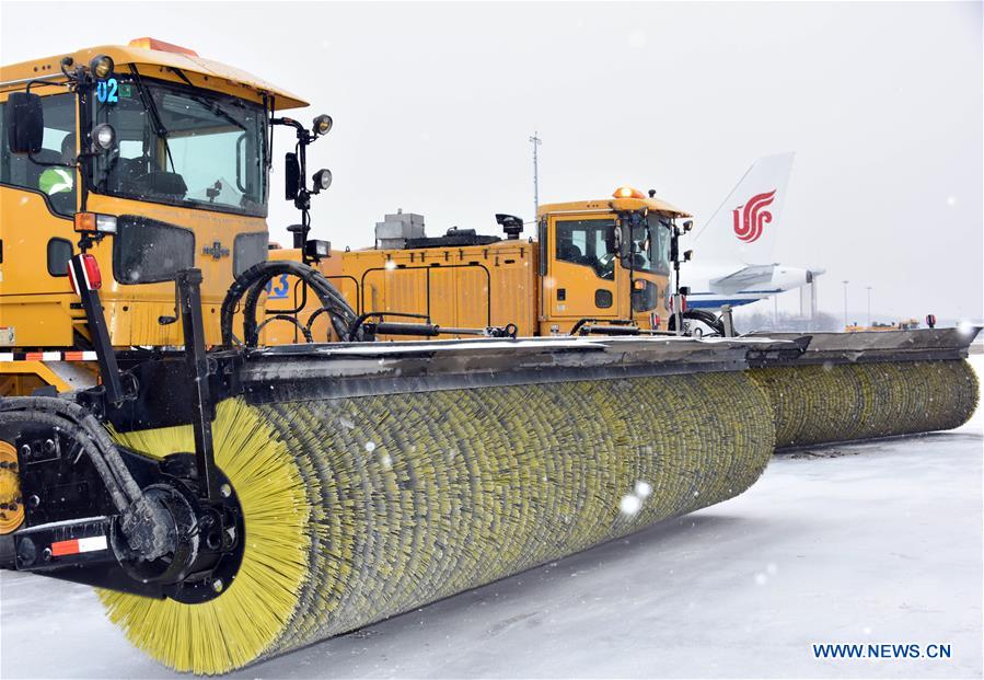 CHINA-BEIJING-SNOWFALL-DEICING (CN)