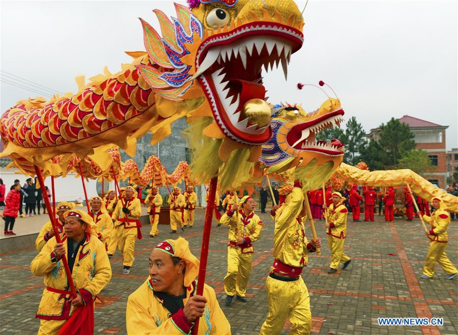 #CHINA-LANTERN FESTIVAL-DRAGON DANCE (CN)