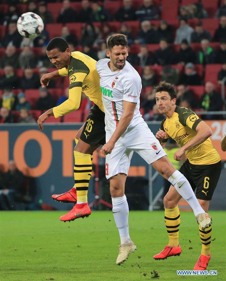 (SP)GERMANY-AUGSBURG-SOCCER-BUNDESLIGA-AUGSBURG VS DORTMUND