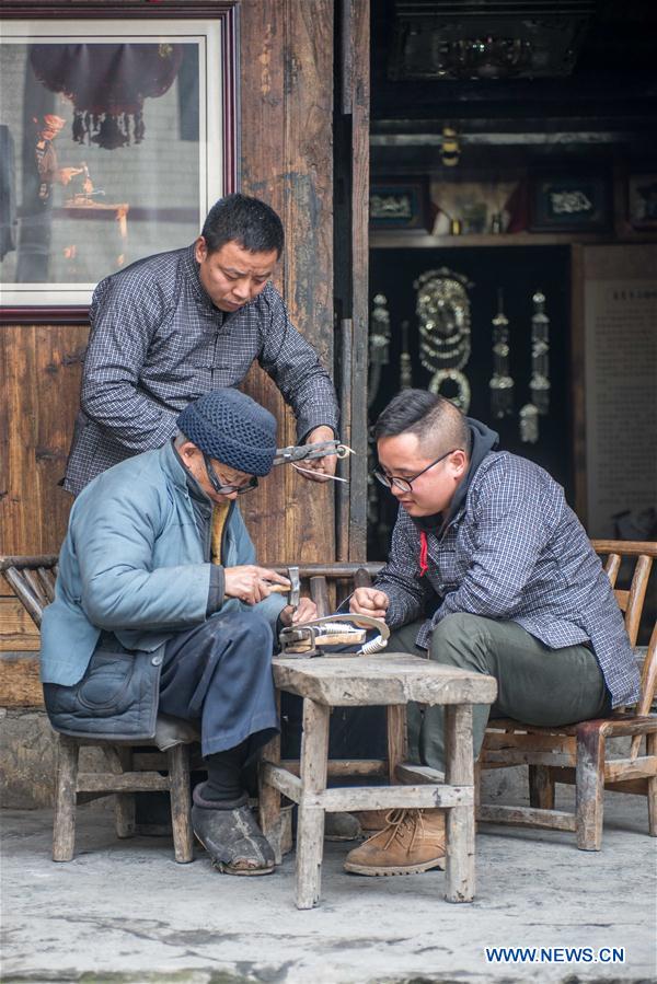 CHINA-HUNAN-XIANGXI-SILVER MAKING (CN)