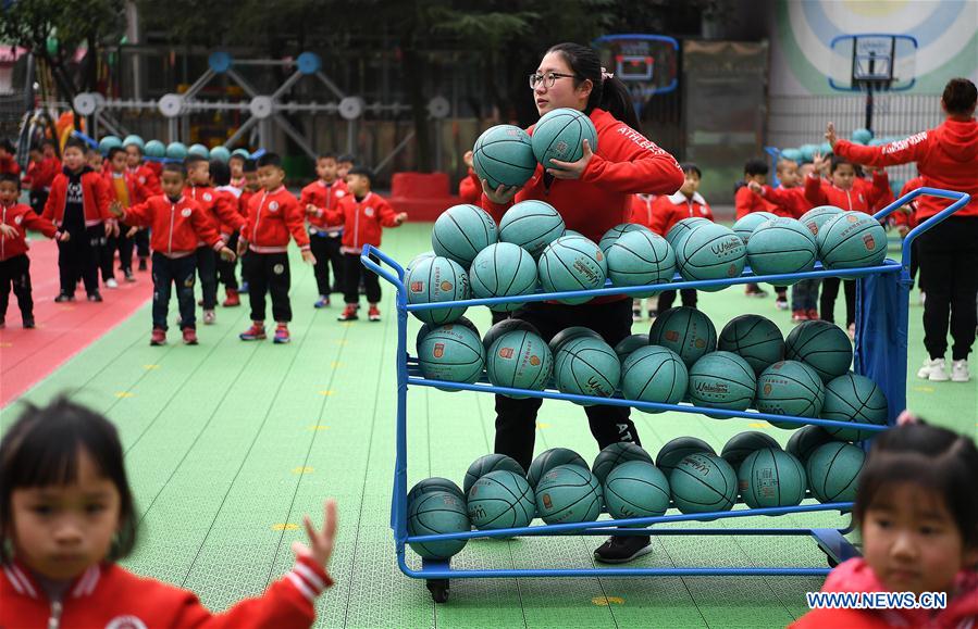 (SP)CHINA-JIANGXI-PHYSICAL EDUCATION-KINDERGARTEN-CHILDREN BASKETBALL EXERCISES (CN)