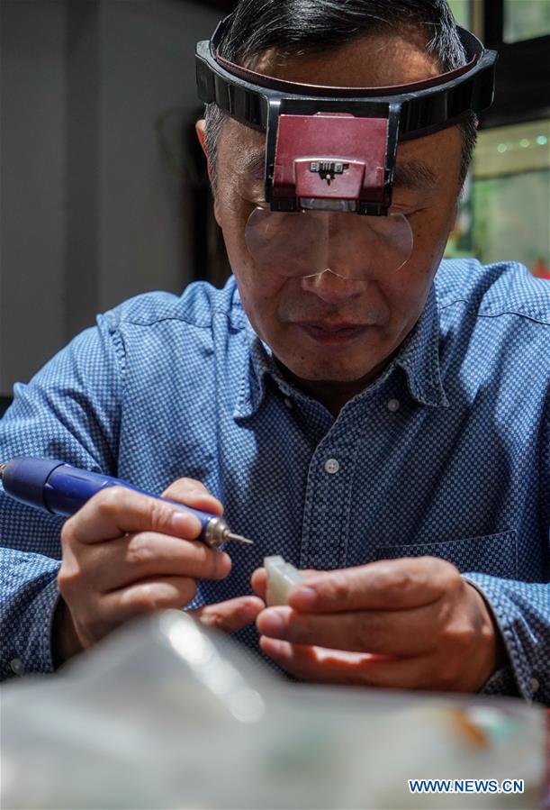 CHINA-JIANGSU-SUZHOU-JADE CARVING