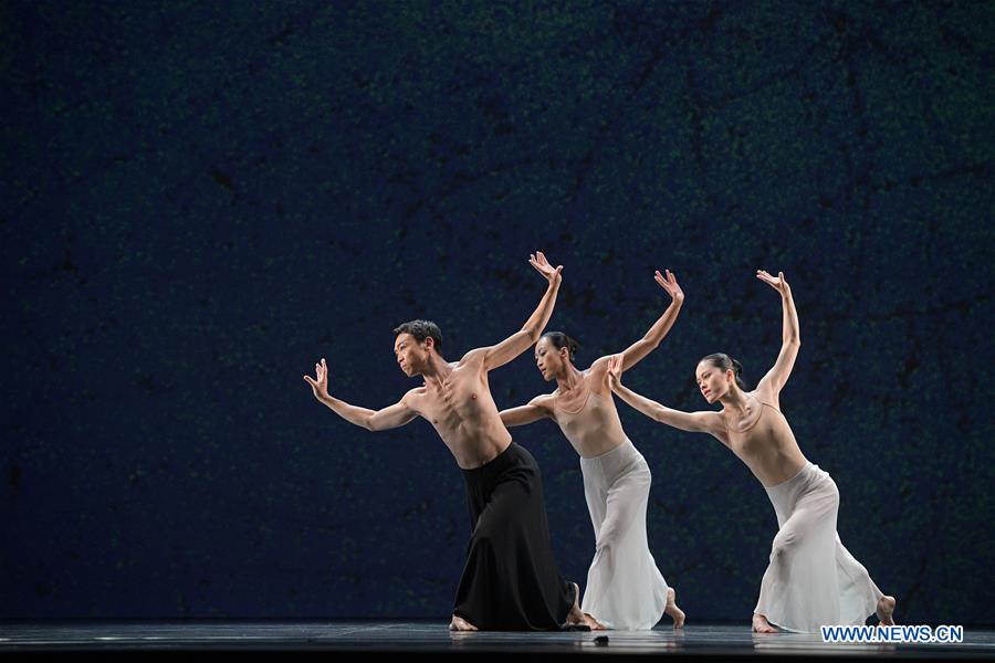 SINGAPORE-CLOUD GATE DANCE THEATRE-MEDIA CALL