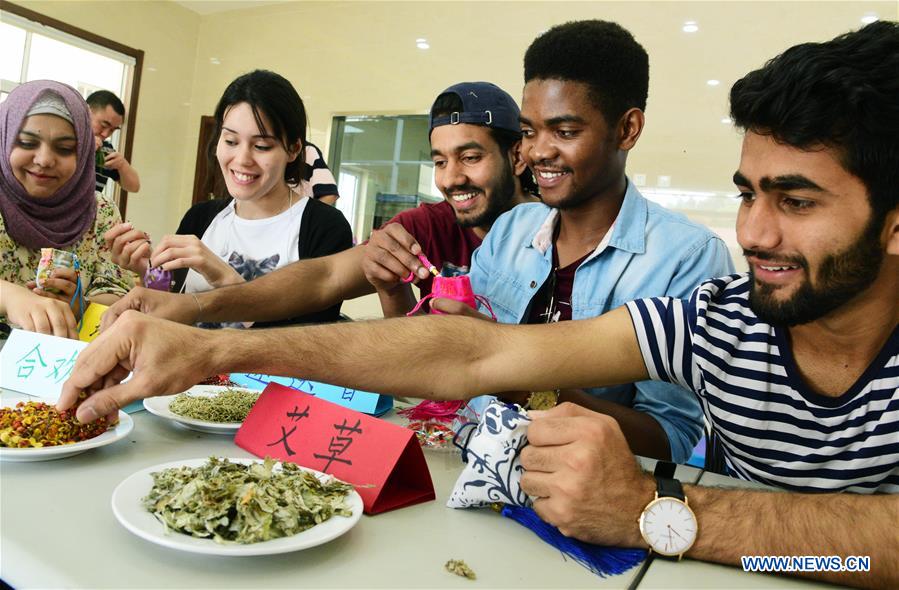 #CHINA-DRAGON BOAT FESTIVAL-FOLK CUSTOMS (CN)