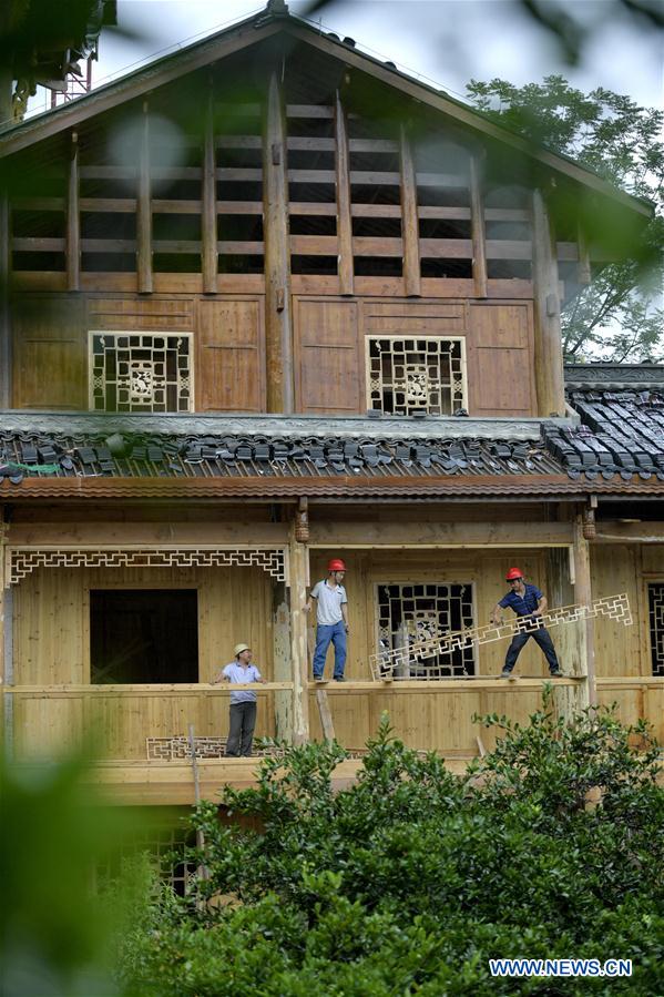 #CHINA-HUBEI-ENSHI-STILTED TUJIA BUILDING (CN)