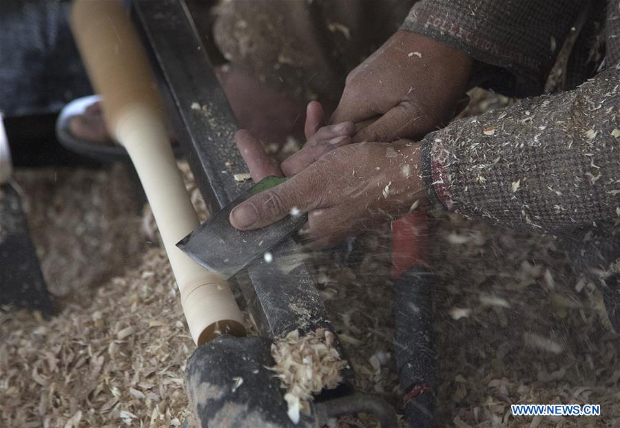 KASHMIR-SRINAGAR-CRICKET BAT INDUSTRY