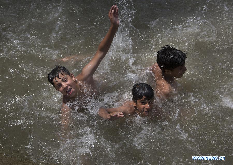 KASHMIR-SRINAGAR-HOT WEATHER