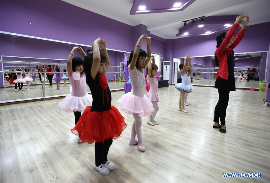 MYANMAR-YANGON-BALLET DANCE SCHOOL