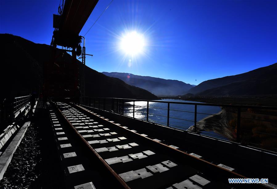 CHINA-TIBET-LHASA-NYINGCHI RAILWAY-BRIDGE-RAIL LAYING-COMPLETION (CN)