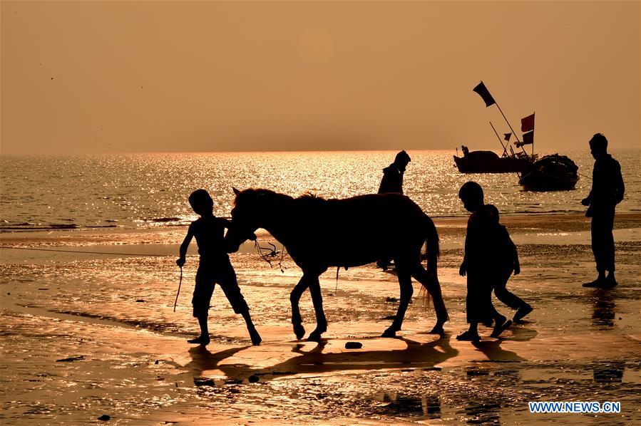 BANGLADESH-KUAKATA-BEACH-SUNSET