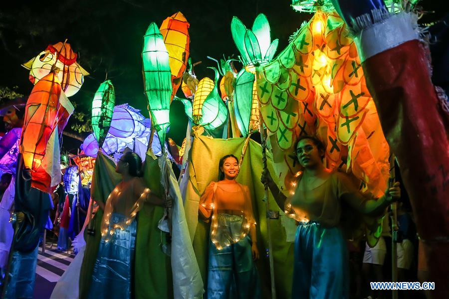 PHILIPPINES-QUEZON-LANTERN PARADE