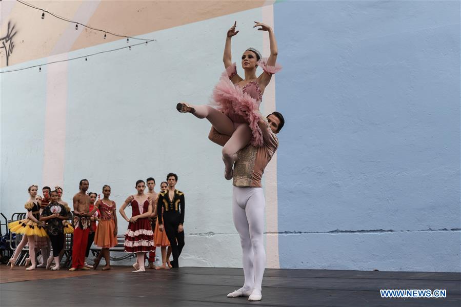 BRAZIL-SAO PAULO-BALLET-STREET SHOW