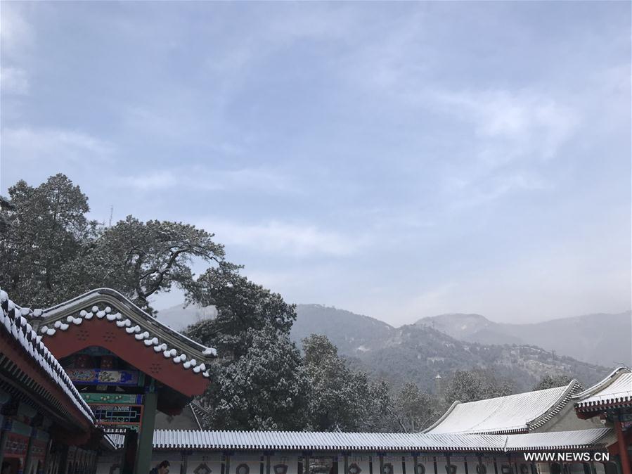 (BeijingCandid)CHINA-BEIJING-WINTER-XIANGSHAN PARK (CN)