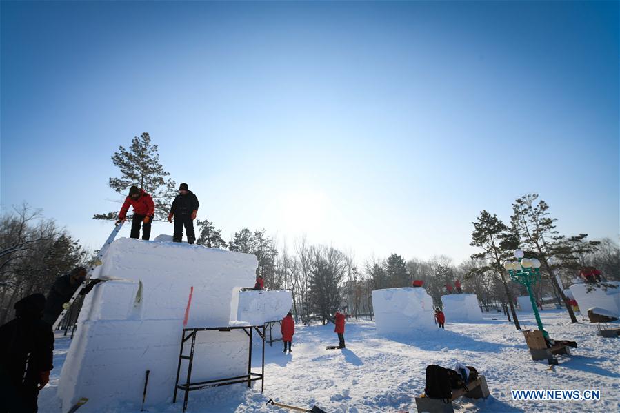 CHINA-HEILONGJIANG-HARBIN-COLLEGE STUDENT-SNOW SCULPTURE COMPETITION (CN)