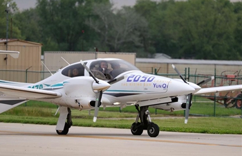 Spotlight: Chinese man completes around-the-world flight, lands in Chicago