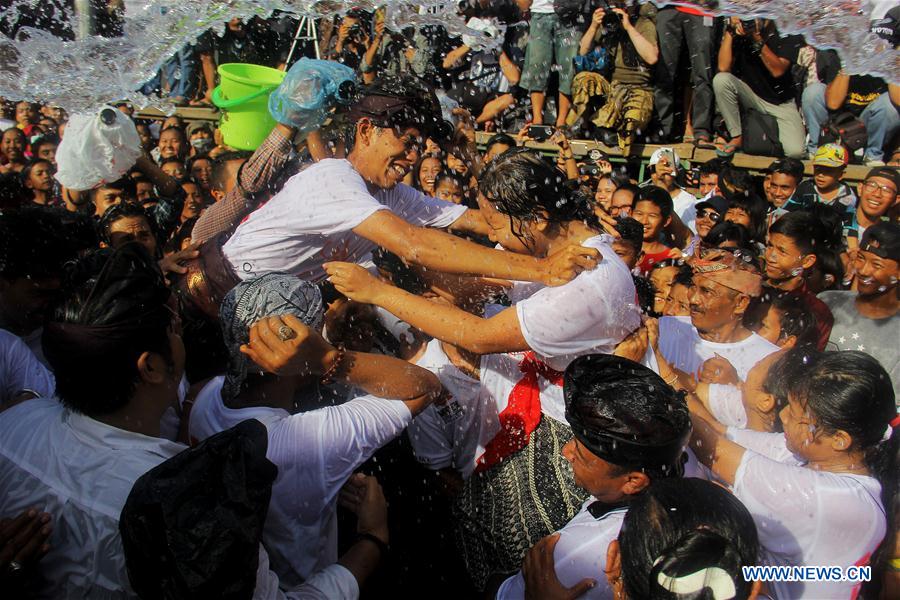 Balinese teenagers hug each other during the Kissing Festival, locally called Omed-Omedan, in Bali, Indonesia, March 29, 2017. The annual festival is held one day after the Balinese Day of Silence, or 'Nyepi'. (Xinhua/Chaniago) 