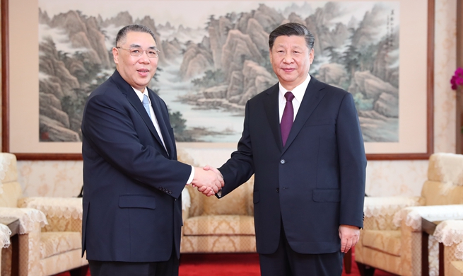 President Xi meets Macao SAR chief executive