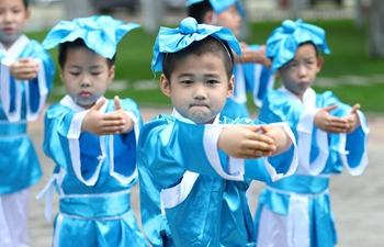 Classes bring traditional Chinese culture to students in Beijing