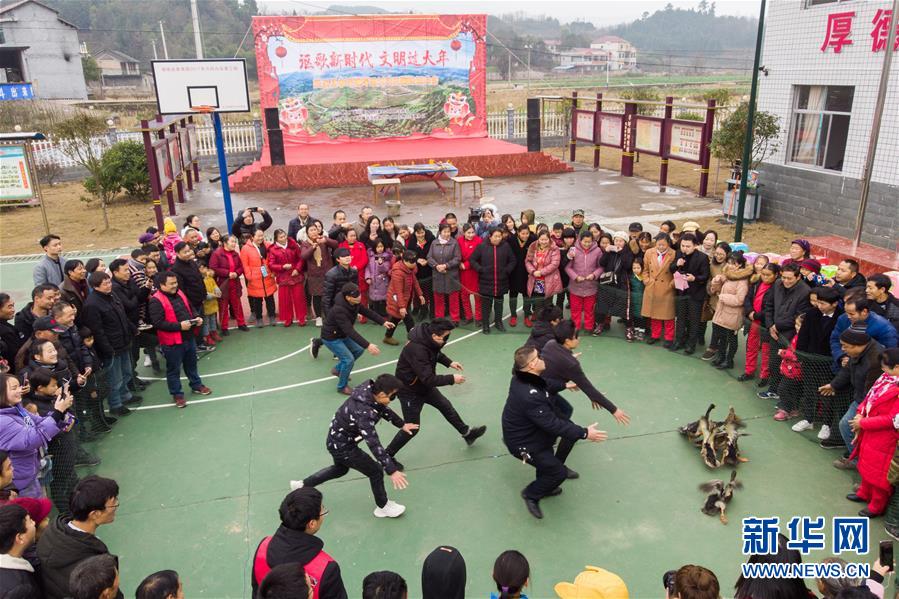 （新春走基層）（2）湖南辰溪：農(nóng)民趣味運(yùn)動會迎新年