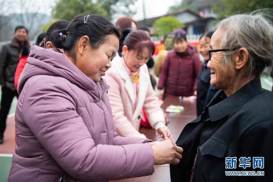 （新春走基層）（4）湖南辰溪：農(nóng)民趣味運動會迎新年