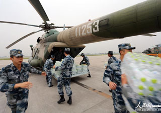 高清：成空頻繁出動戰(zhàn)機 架起“寶興孤島”空中生命線