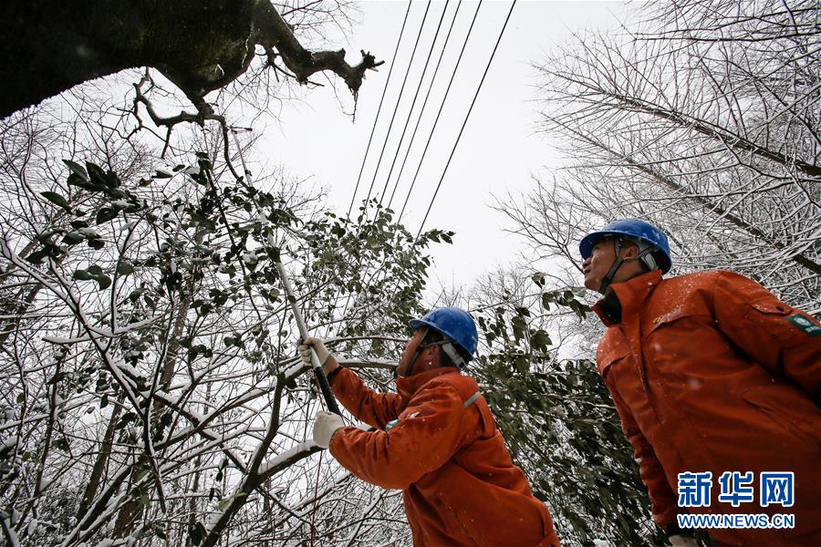 （新華全媒頭條）（8）雨雪冰凍中，他們奮力前行——基層黨員干群抗擊冰雪災(zāi)害紀(jì)實(shí)