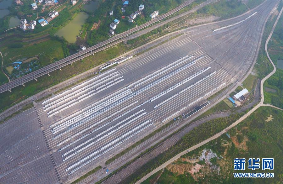 （經(jīng)濟）（1）全國鐵路實行新列車運行圖