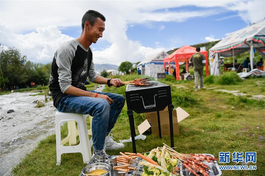 （社會(huì)）（9）夏日“過(guò)林卡” 親近大自然