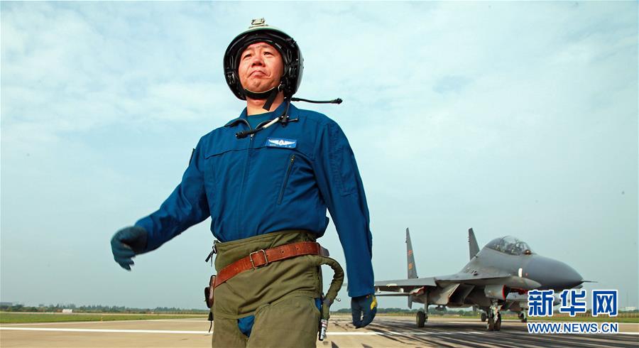 （新華全媒頭條·圖文互動）（1）戰(zhàn)鷹，為祖國奮飛——記空軍航空兵某旅旅長、特級飛行員郝井文