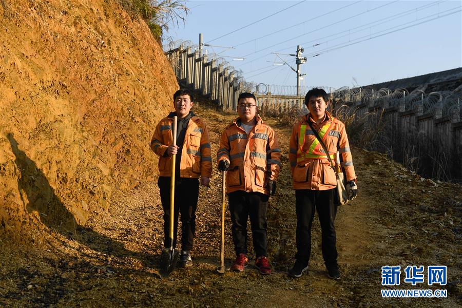 （新春走基層·圖文互動(dòng)）（3）“90后”鐵路值守員：唱響崇山峻嶺間的“青春之歌”